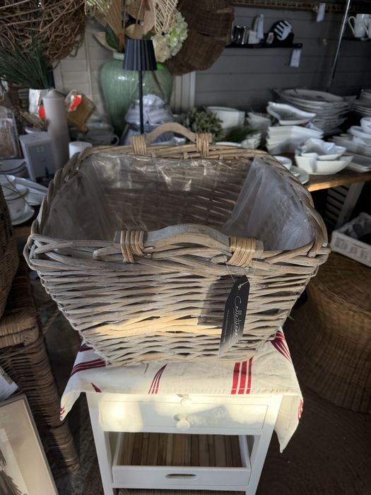 Collectione ozdobna donica z rattanu .