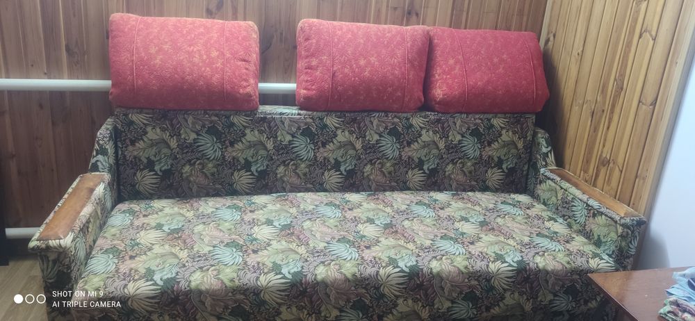 Диван після реставрації