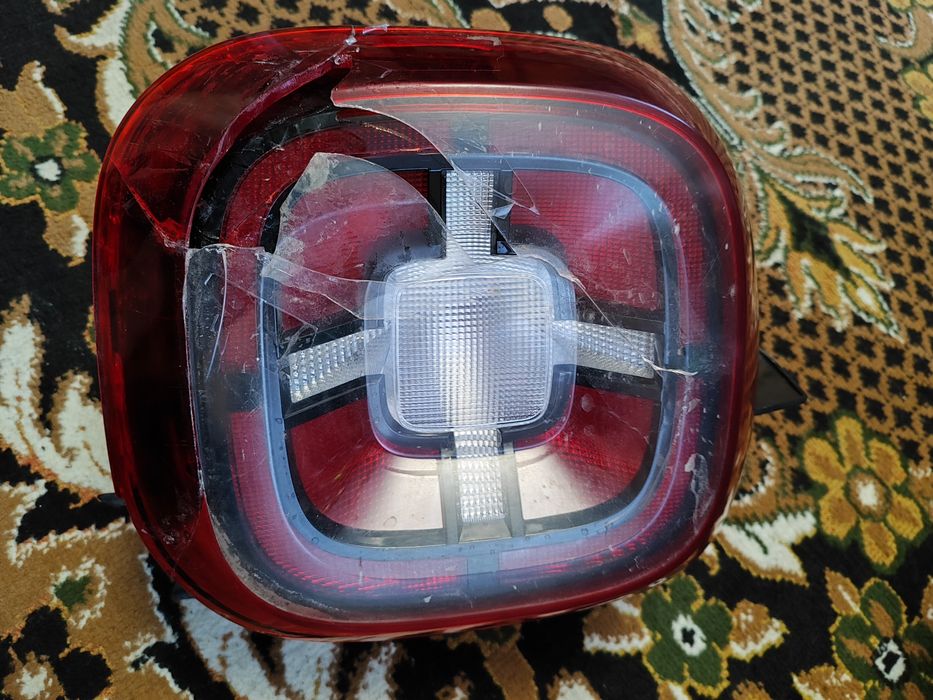 Продам задній лівий фонарь Рено Дастер 2019 року