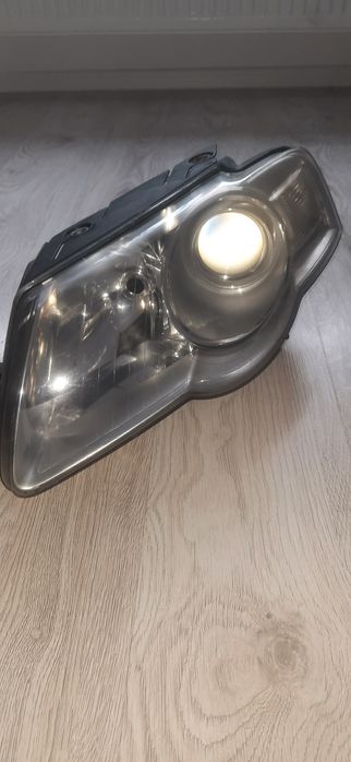 Lampy przód passat b6 orginał Hella