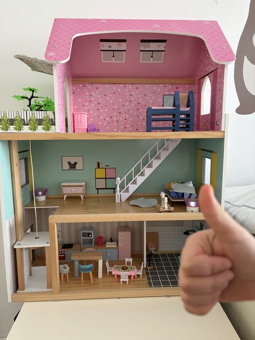 Sprzedam drewniany domek dla lalek z akcesoriami Lidl