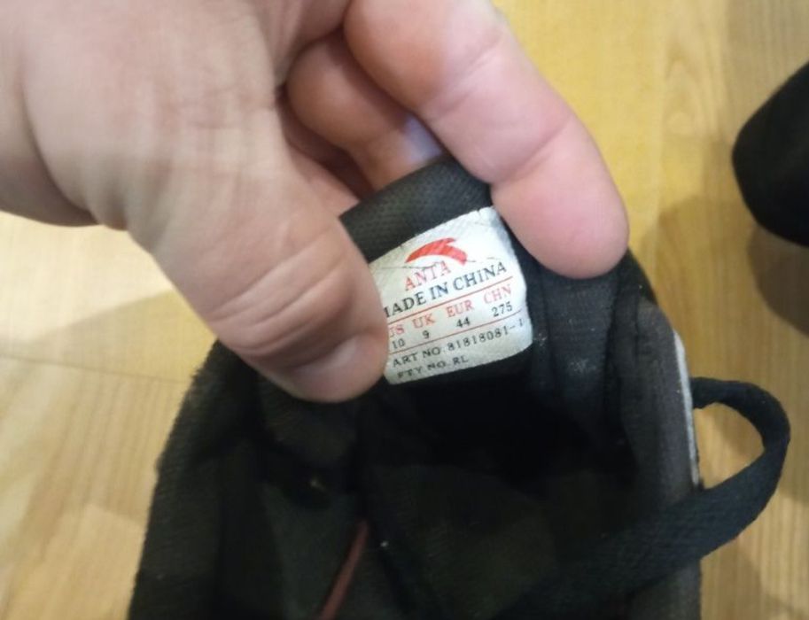 Продам мужские демисезонные кожаные кроссовки сникерсы лёгкие Anta