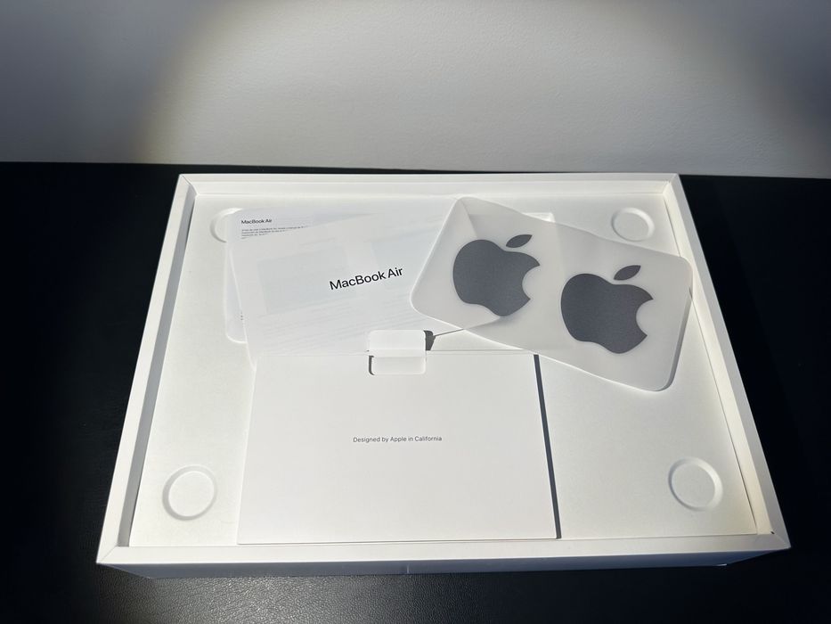 MacBook Air 13" M3 2024 - 8 GB RAM - 256 GB SSD [GARANTIA 2 ANOS]