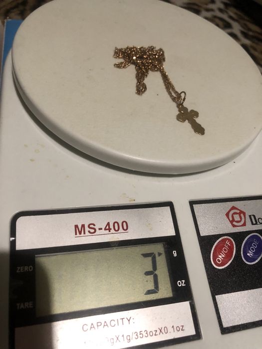 Продам золотую цепь с крестиком