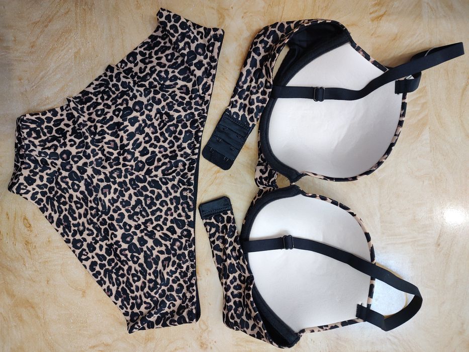 Леопардовий комплект жіночої білизни на тонкому поролоні Acousma.