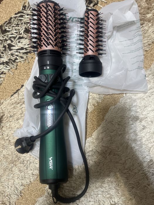 Продам фен  браш.