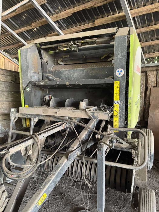 Пресс тюкопрес CLAAS Rollant 260