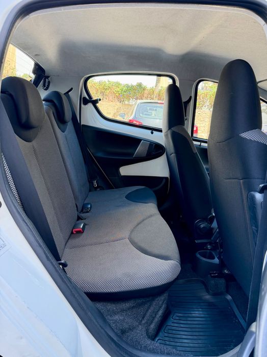 Toyota Aygo 1.0 gasolina 68 cv + A/C impecável !