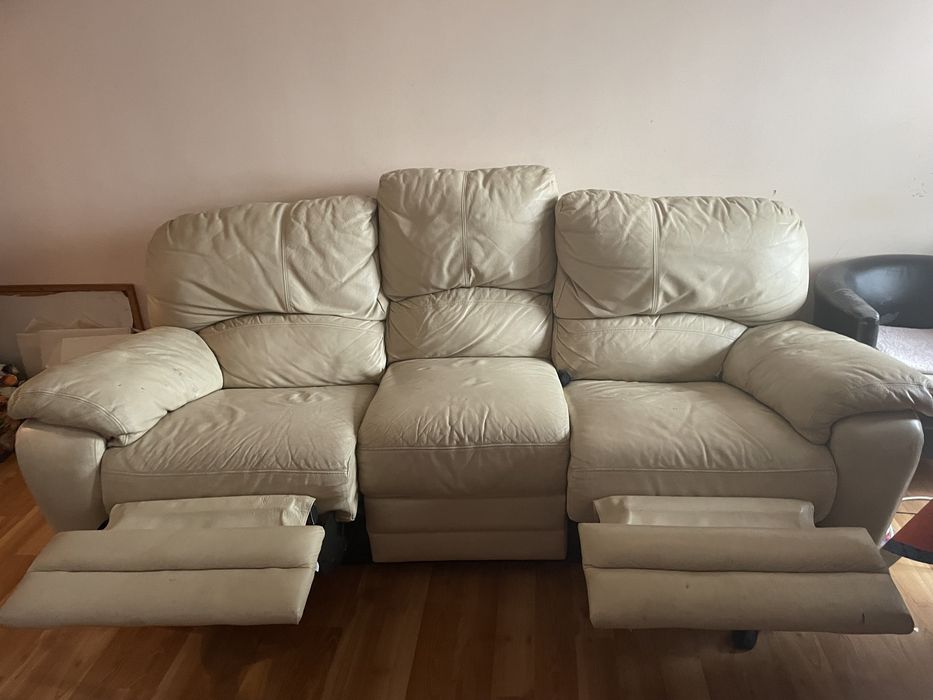 Sofa de pele bege