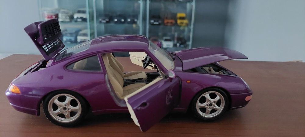 Model 1:18 Porsche 911 Carrera Bburago