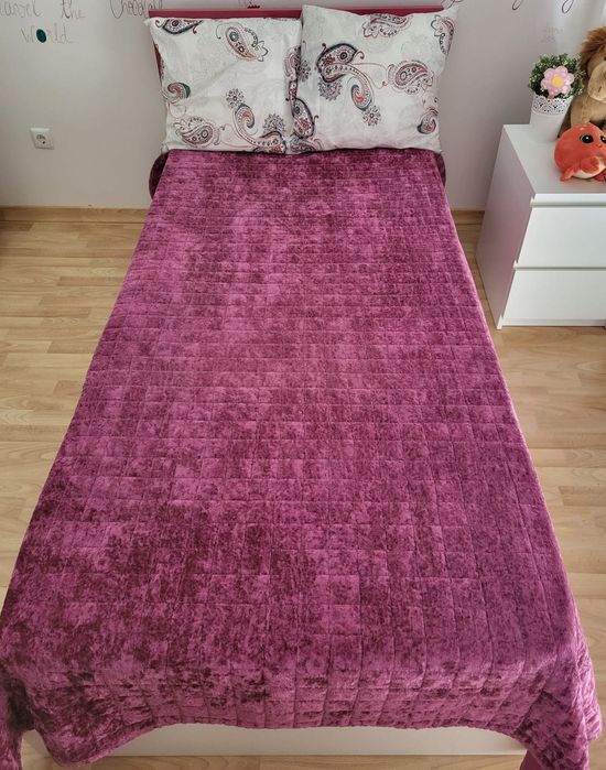 Cama solteiro com arrumação
