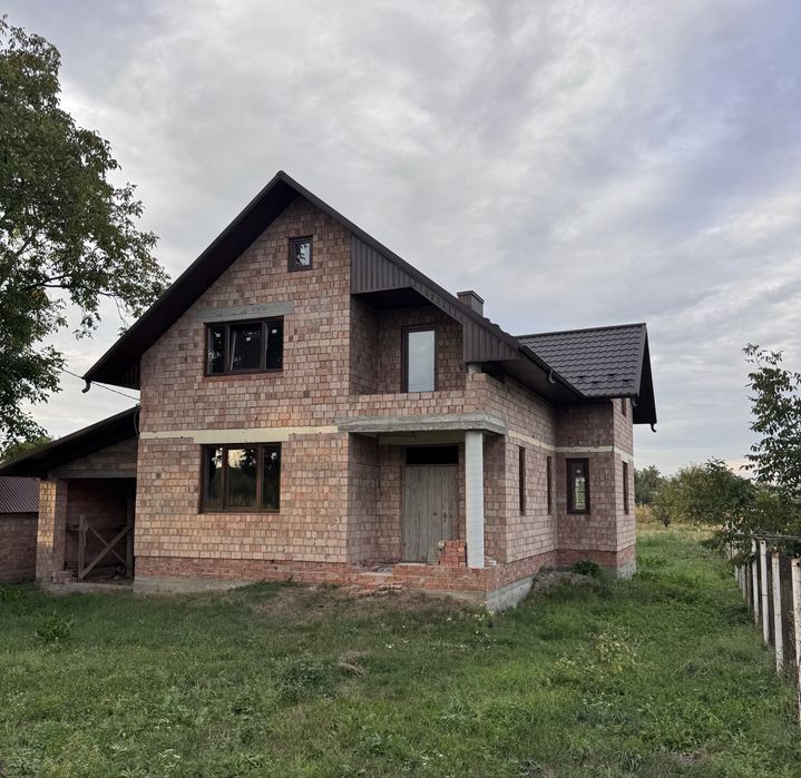 Будинок 8×13, 10 соток, під внутр. роботи.