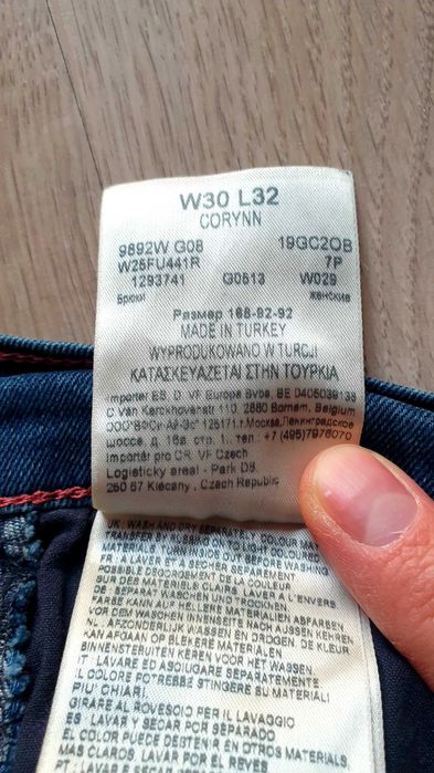 Damskie jeansy wrangler W30 L32 corynn