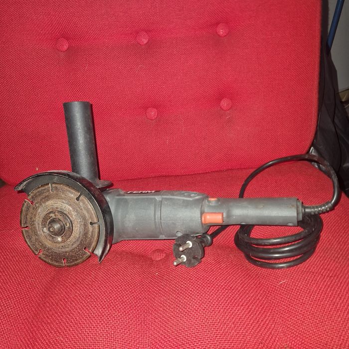 Rebarbadora FERM AGM1133 – 600W, 125mm