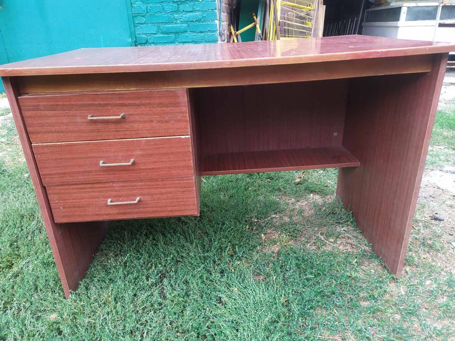 Продам стіл б/в.