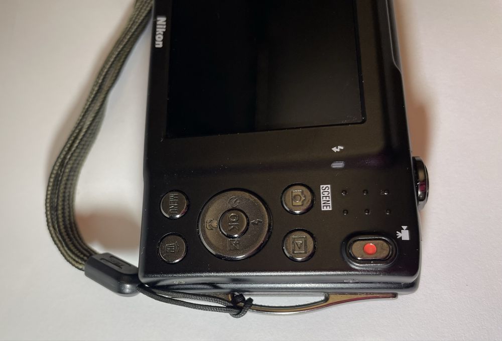 Цифровий фотоапарат Nikon Coolpix S3300,