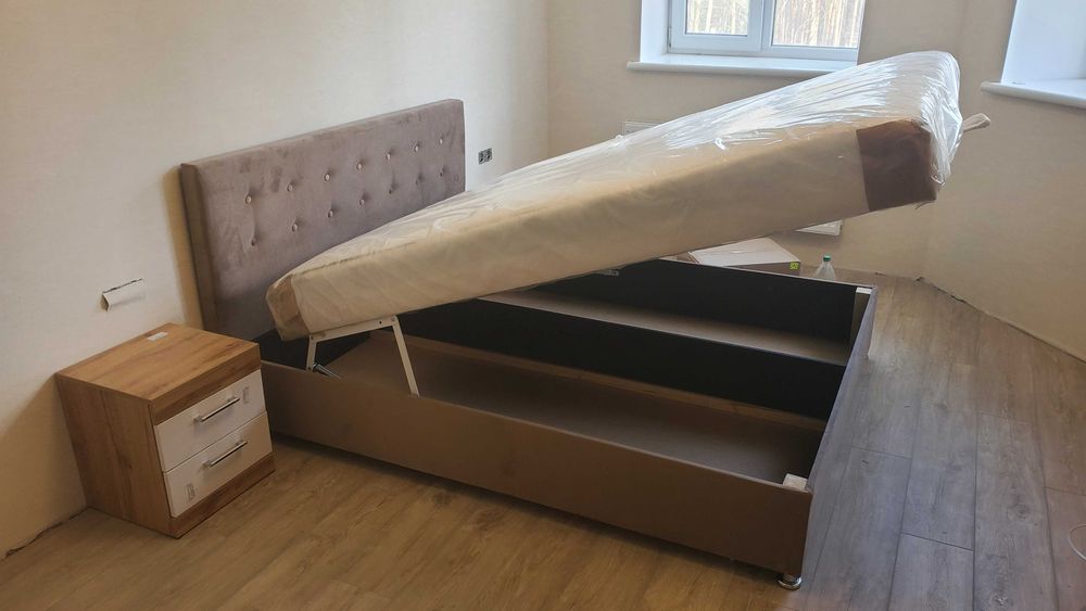 Кровать "Кира" аляска 10 с матрасом . Ліжко на любий смак. Склад.