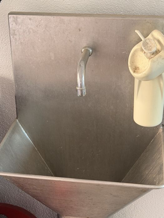 Lavatórios Industriais em Inox com Pedal (Lava-mãos Profissional)