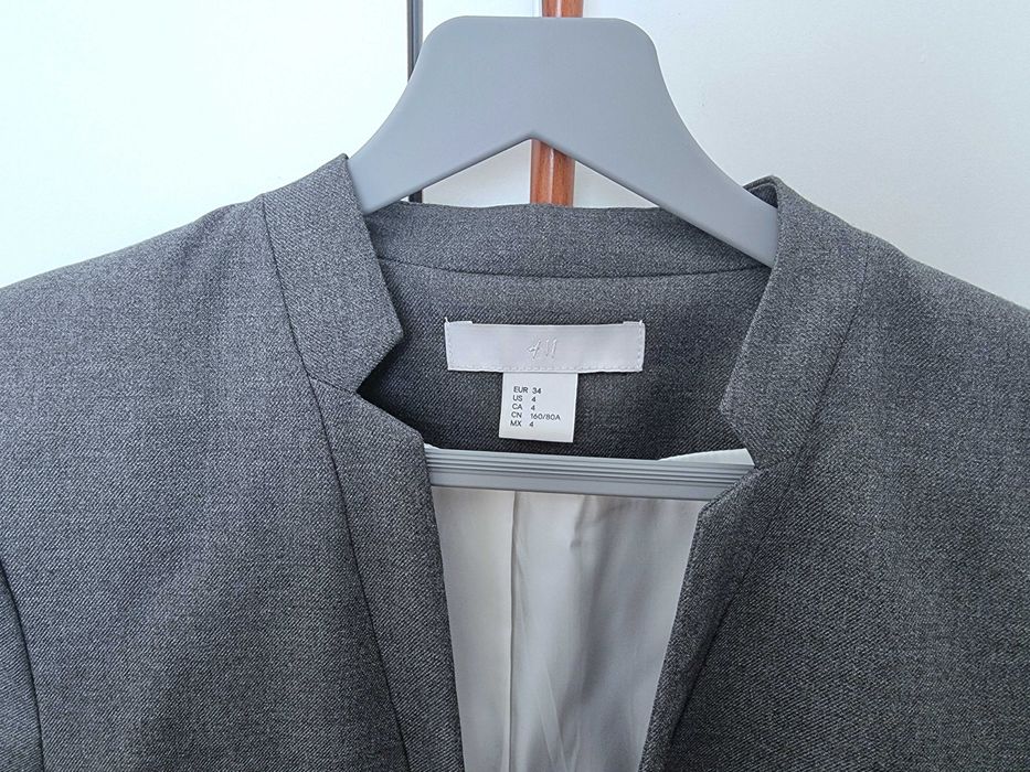 Blazer cinzento com efeito de mangas arregaçadas H&M, tamanho 34