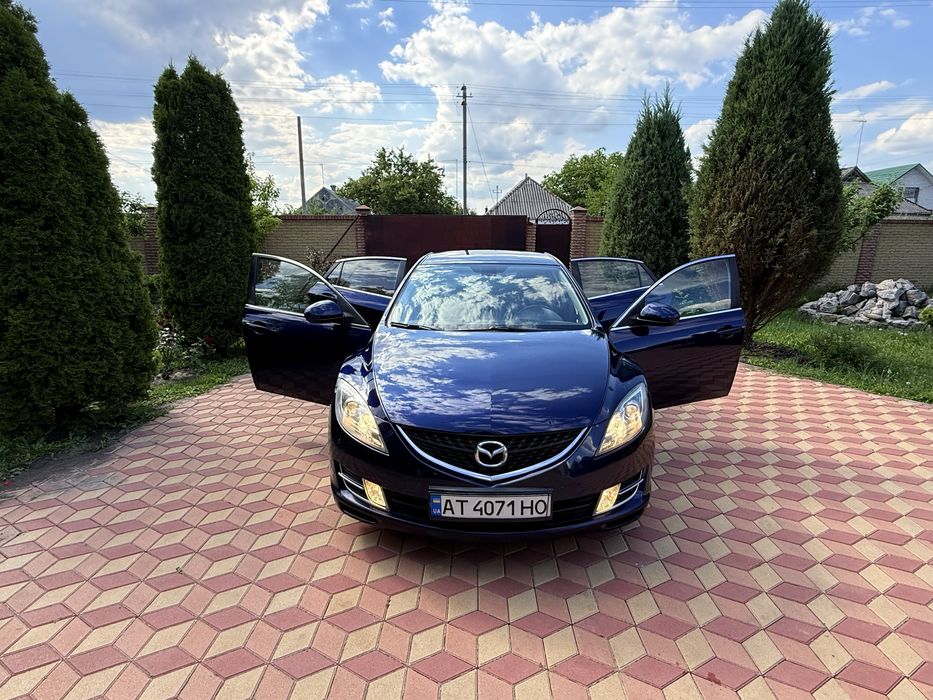 Продам свой  автомобиль MAZDA 6
