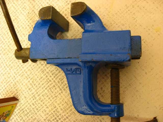 маленькие тиски (губки 40-50 мм)