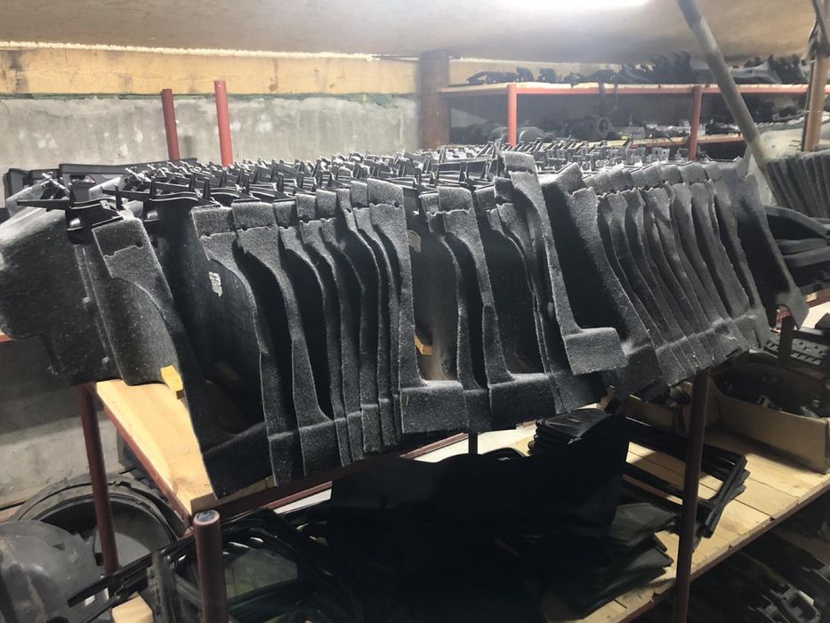 Обшивка багажника пластик салона  Шкода Октавия А5 А7