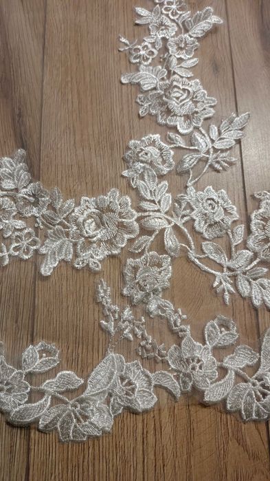 Welon katedralny, hiszpański, obszyty koronką