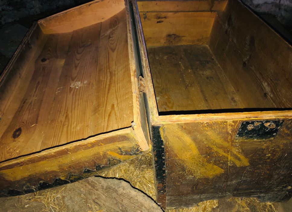 Antyk duza zabytkowa skrzynia 130x 65 x 60 cm kufer rzezbiony