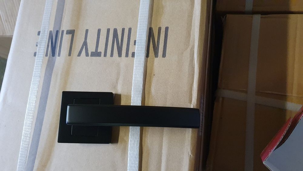 Klamki drzwiowe czarne