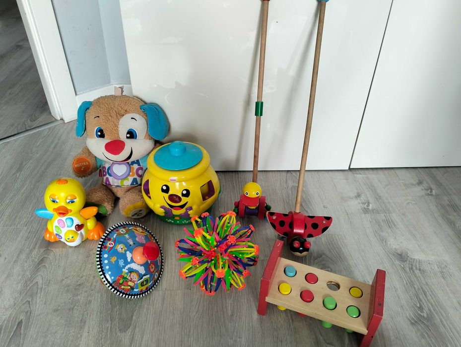 Zestaw zabawek Fischer Price szczeniaczek garnuszek na klocuszek