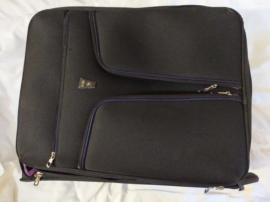 Сумка на колёсиках