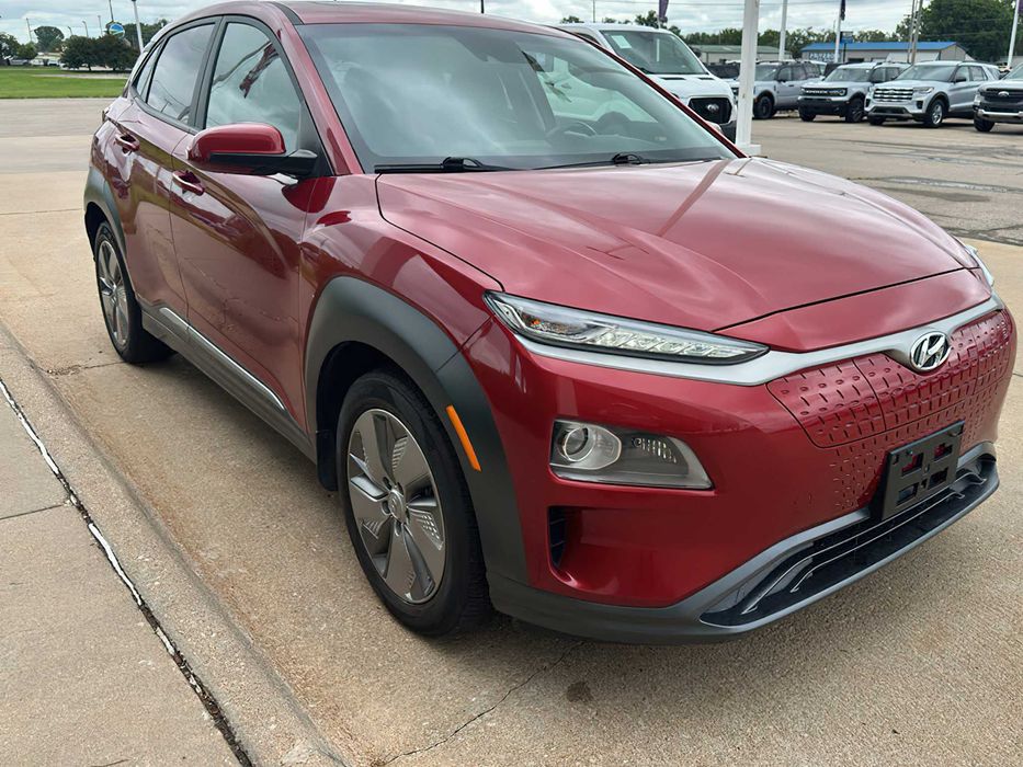 Hyundai Kona EV      2021