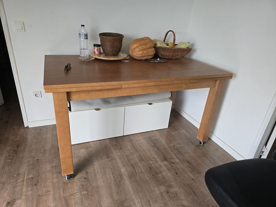 Mesa extensível em cerejeira