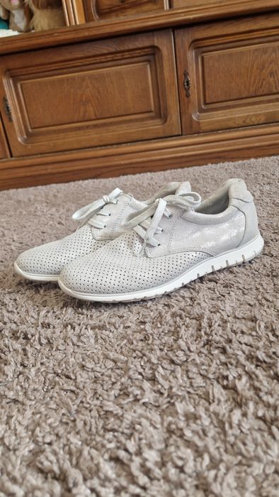 Шкіряні туфлі на шнурку