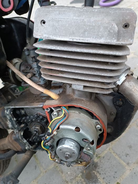 Двигуни Мінськ 12