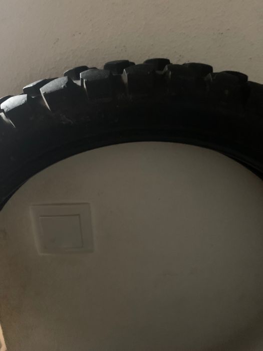 Vendo capacete LS2 com óculos e também dois pneus de mota