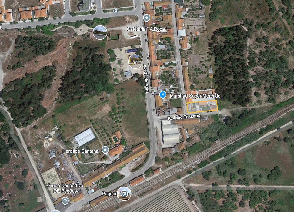 Moradia (Área B 356m2 e Terreno 852m2) a 200m da Estação CP de Pegões