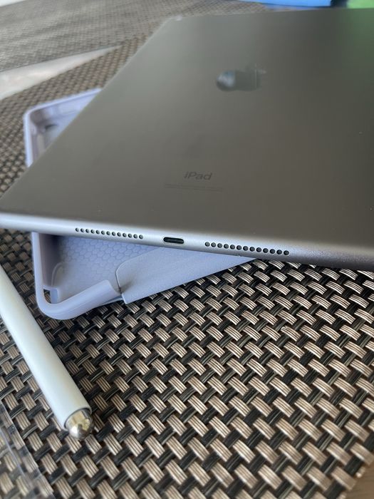 Ipad 7 (2019) 128 Гб 10,2. wifi АКБ 99% Повний комплект