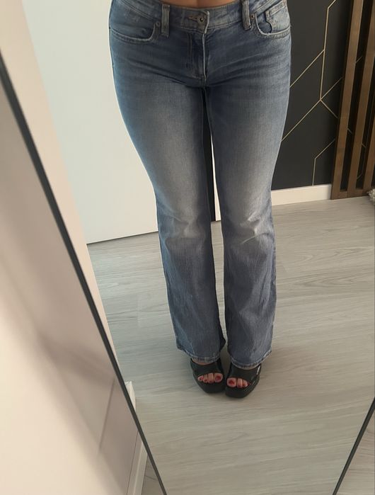 Джинсы zara новые 34 размер легкий клёш