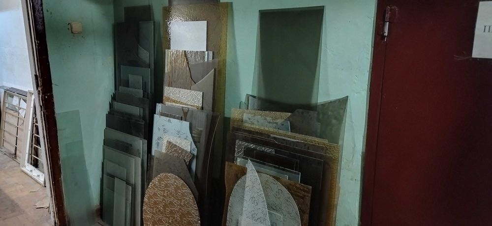 Стекло. Зеркало. Порезка. Зеркала с подсветкой.  Узорчатое стекло.