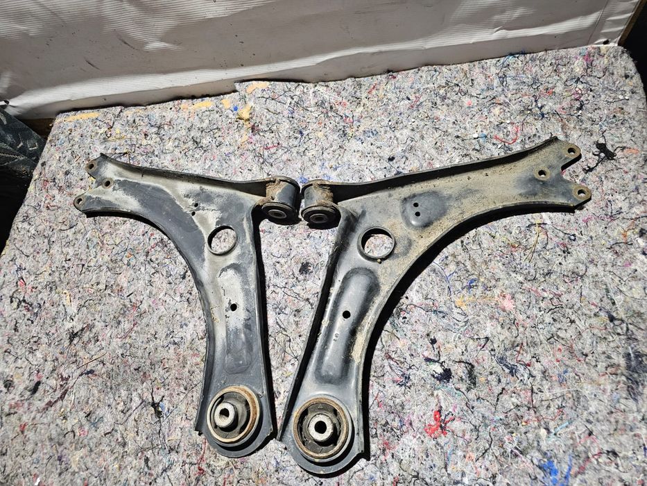 Wahacz Wahacze przednie przód prawy lewy VW caddy Golf VI octavia Yeti