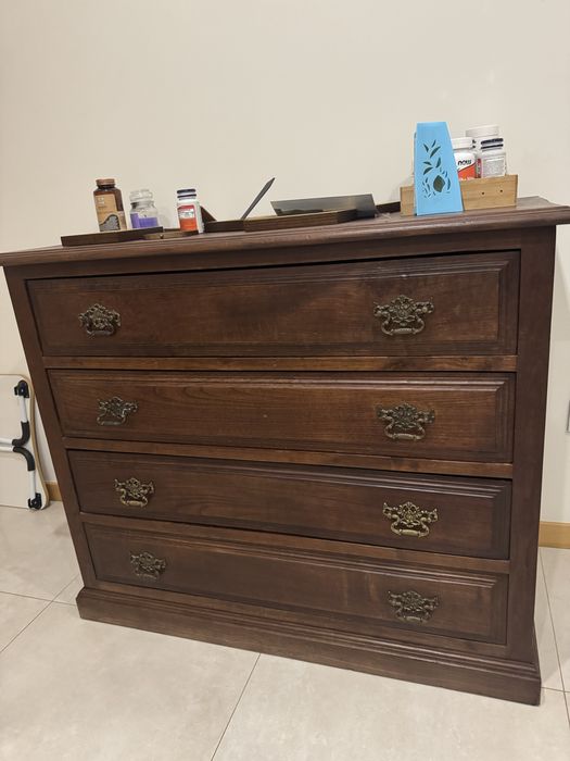 Gaveteiro/ camiseiro/ comoda grande de madeira maciça em otimo estado