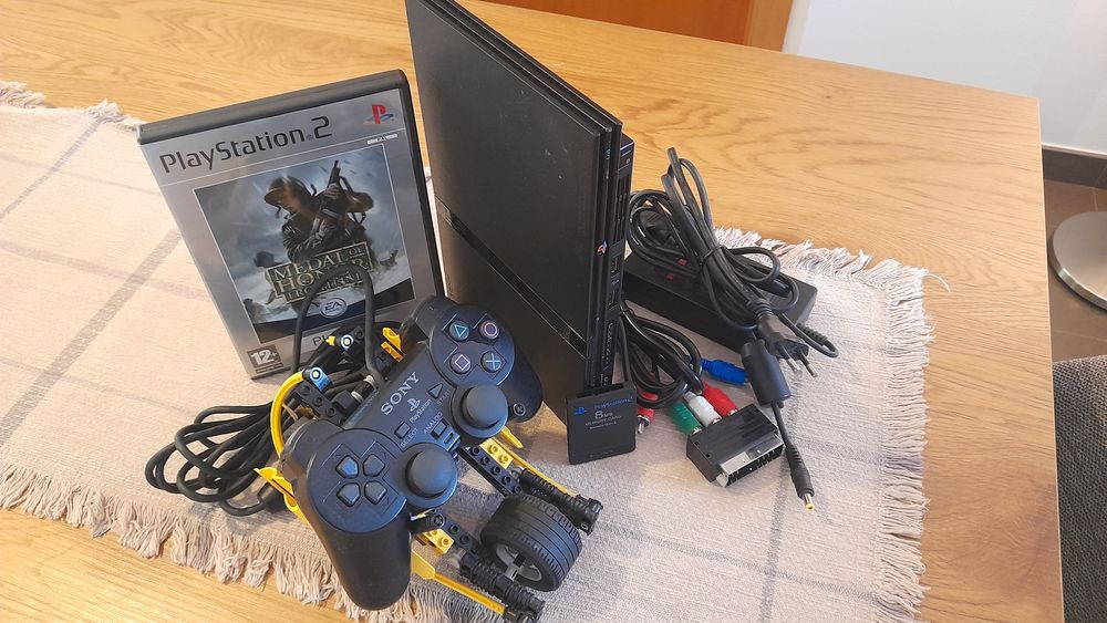 Consola PlayStation 2 Slim + Jogo e Acessórios