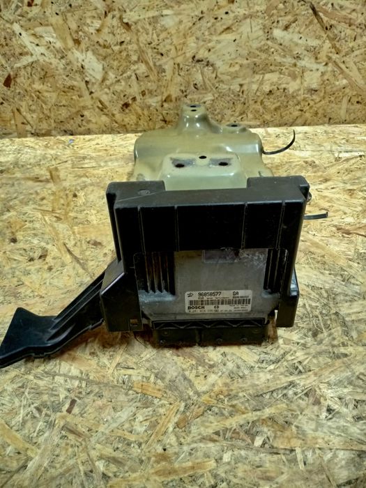 Chevrolet Captiva ECU Bosch sterownik silnika 2.0 CDTI demontaż