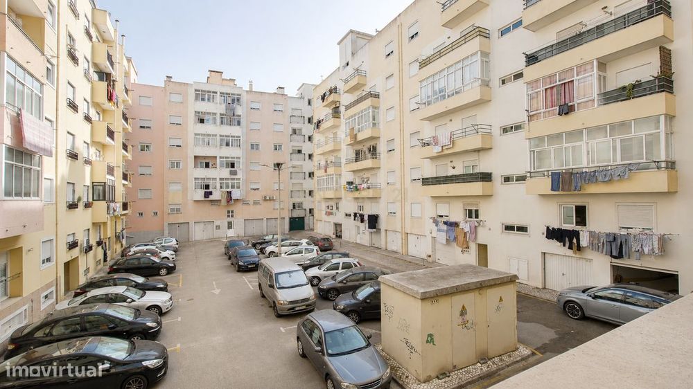 Apartamento T2 em Setúbal | Varanda, Elevador e Arrecadação