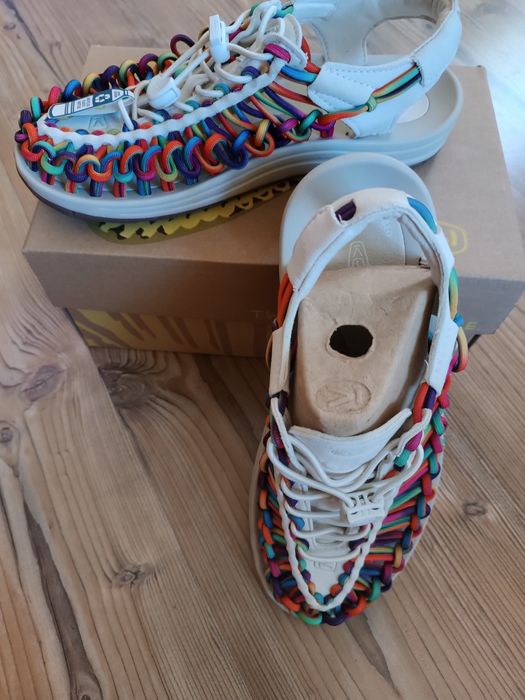 Wielokolorowe sandałki Keen