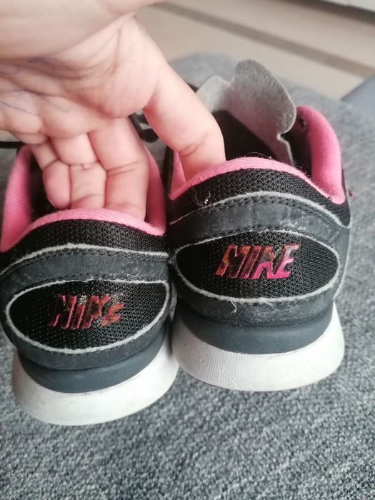 Ténis Nike preto/rosa