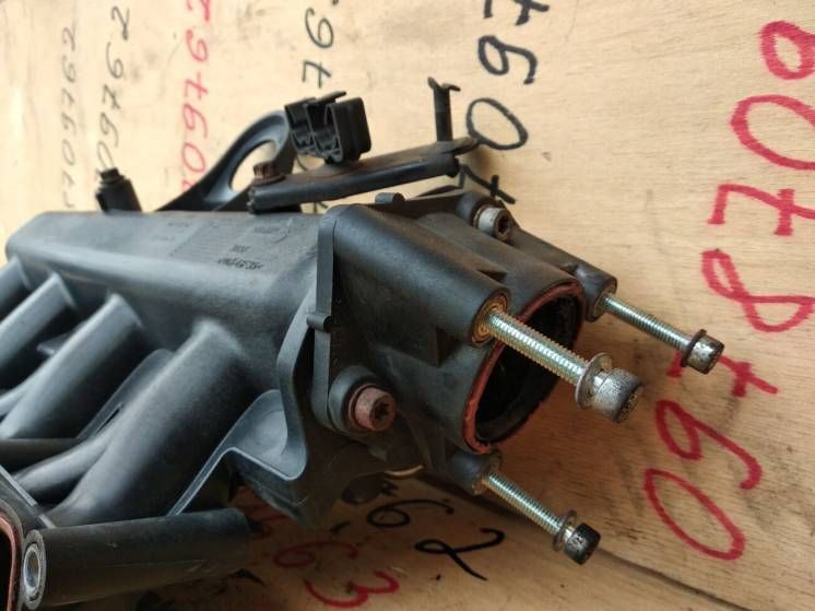 Впускной коллектор пластик 1.3MJET Fiat Doblo євро 5 добло фиат