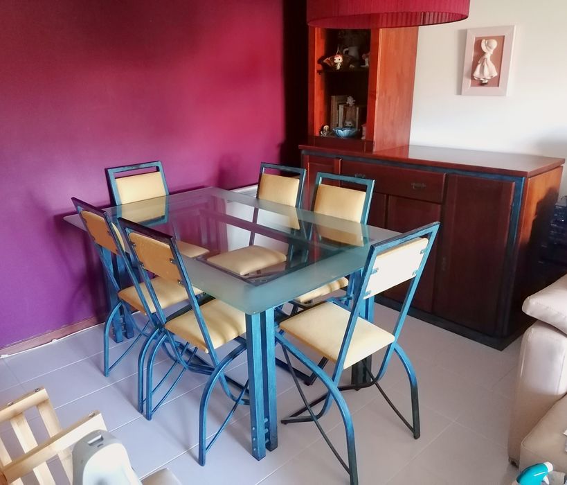 Conjunto Anos 70 Mesa de vidro e ferro+ Cadeiras + Móvel de sala