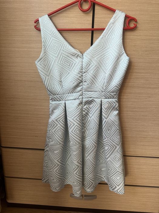 Sukienka niebieska błękitna połyskująca rozkloszowana rozm. M/L